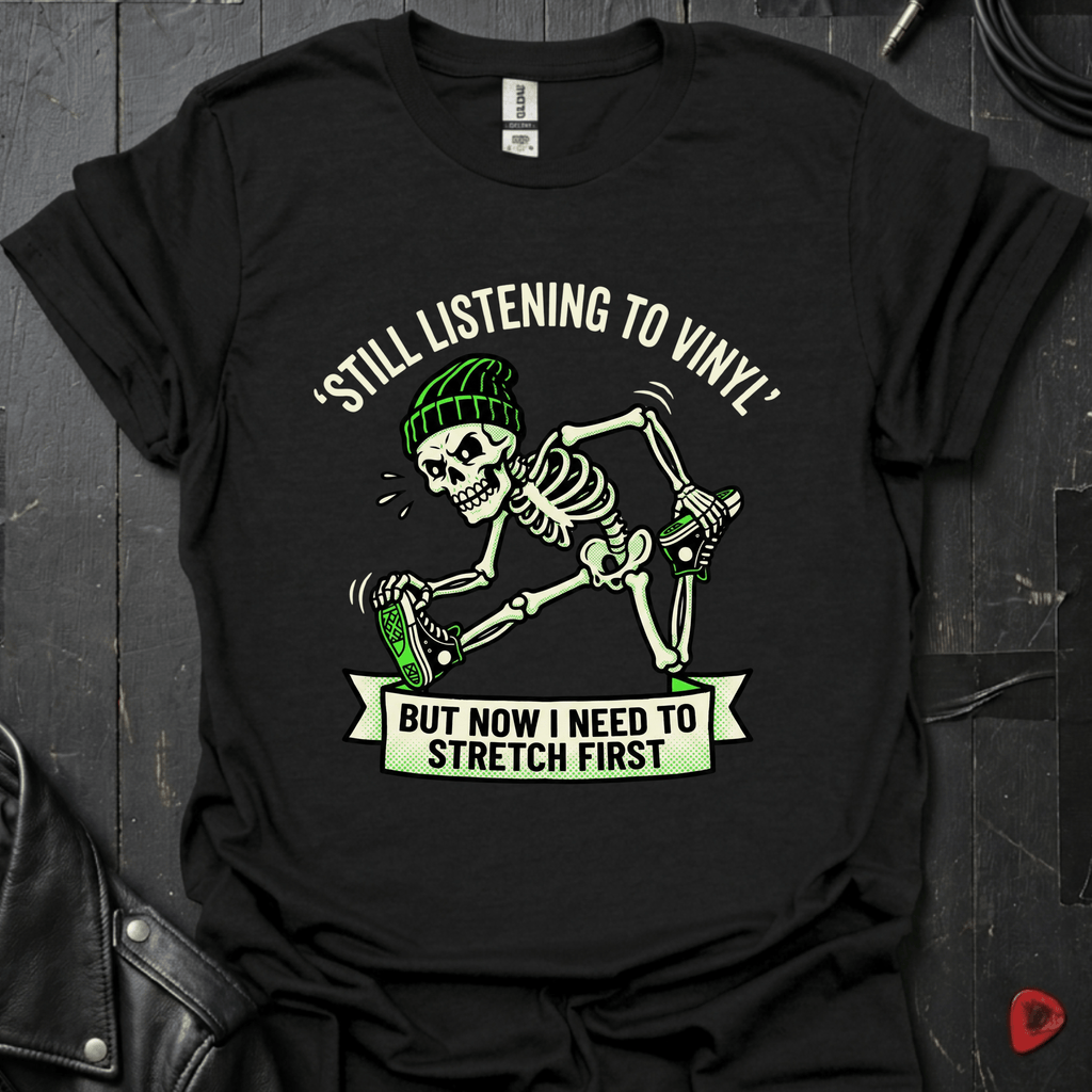 Still Listening To Vinyl T-Shirt - Black - T-Shirt
